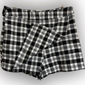 Black and white checkered skort with heavy stretch material. Fits like a medium.